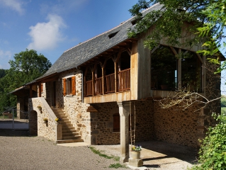Au pied de l'escalier